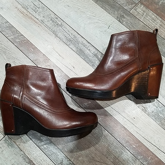dansko cadee wedge bootie